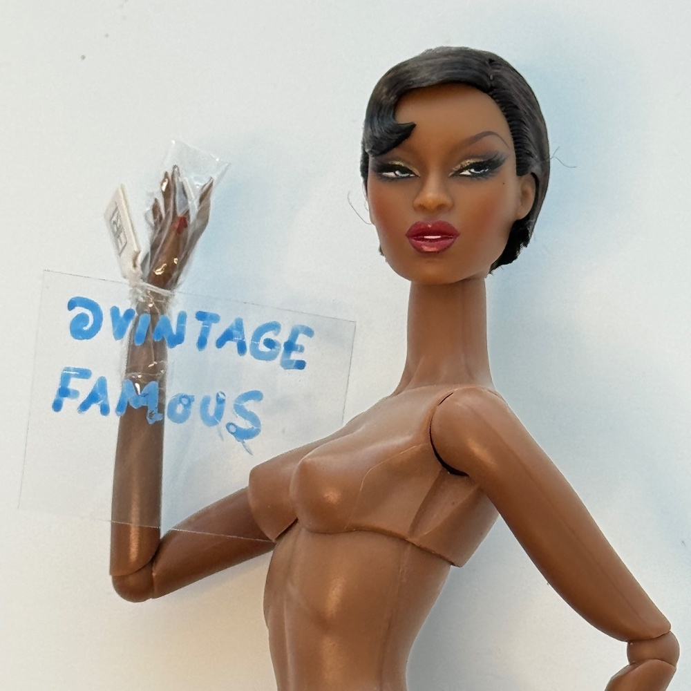 Integrity Fashion Royalty Socialite Cafe Adele Modern Muse DOLL NUDE Black AA FR